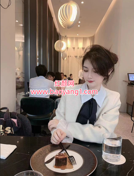 皮肤白皙 温柔甜美女孩